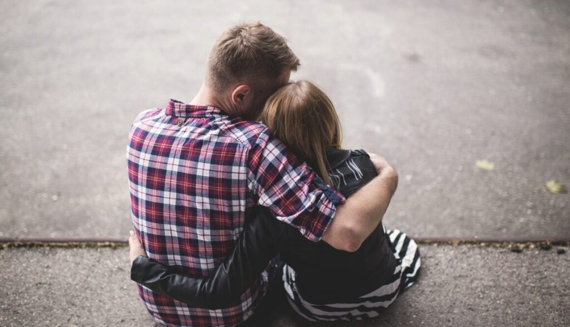 pair embrace hug embracing hugging 1853996