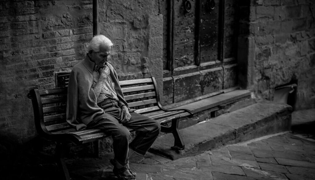 Jak radzić sobie z samotnością przez dotyk i bliskość?