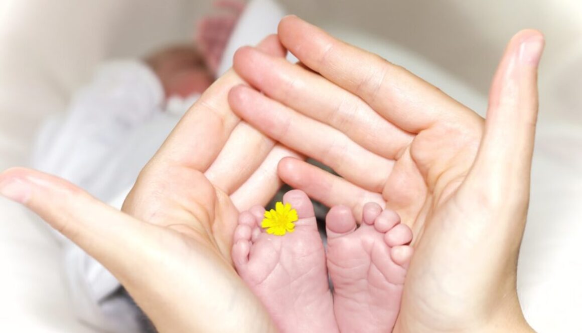 Gesty bliskości – jak pomagają dzieciom w rozwoju?