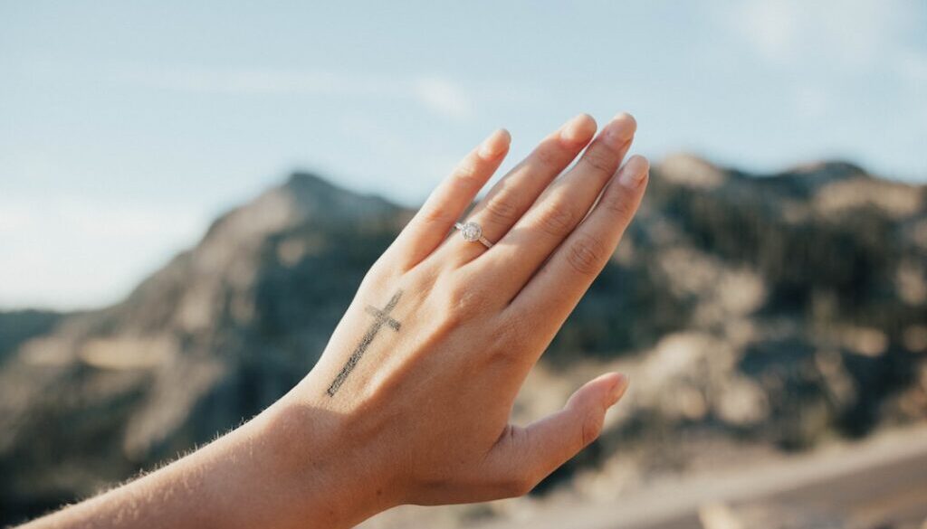 Zaufanie a bliskość – jak budować je poprzez gesty?